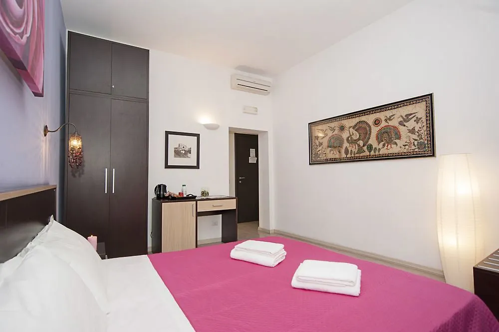 Flowerome Bed & Breakfast Rome